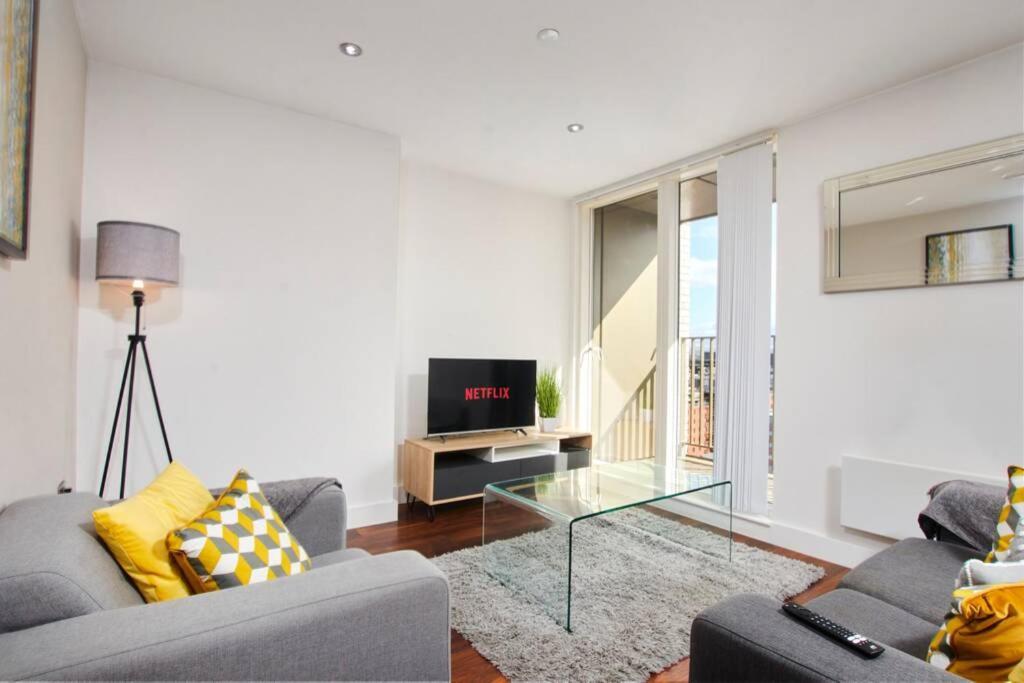 Lovely Apartment - Private Parking - Stadium Views Manchester Exterior foto
