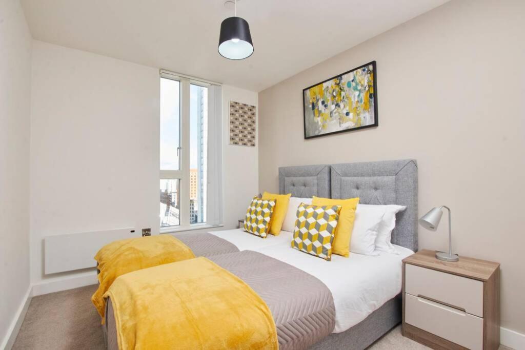 Lovely Apartment - Private Parking - Stadium Views Manchester Exterior foto