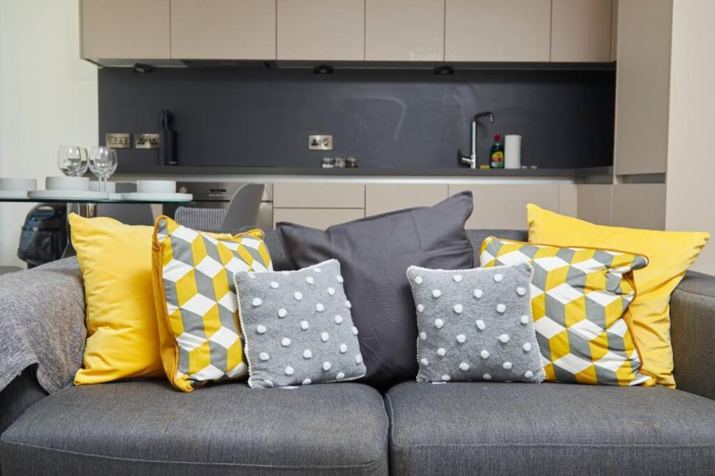 Lovely Apartment - Private Parking - Stadium Views Manchester Exterior foto