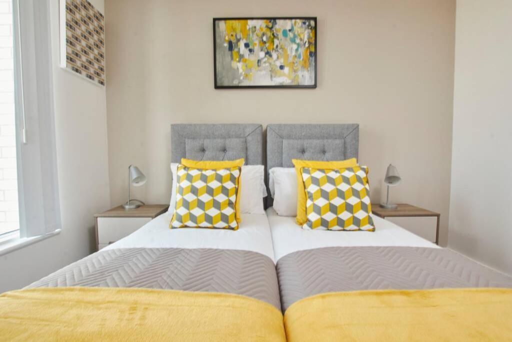 Lovely Apartment - Private Parking - Stadium Views Manchester Exterior foto