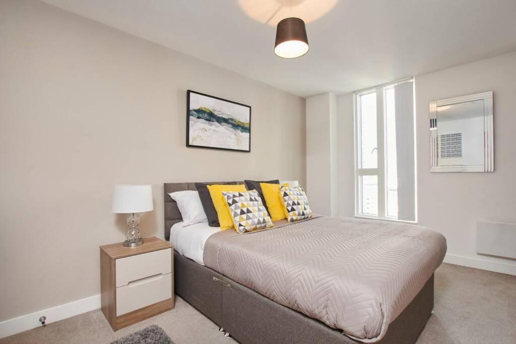Lovely Apartment - Private Parking - Stadium Views Manchester Exterior foto
