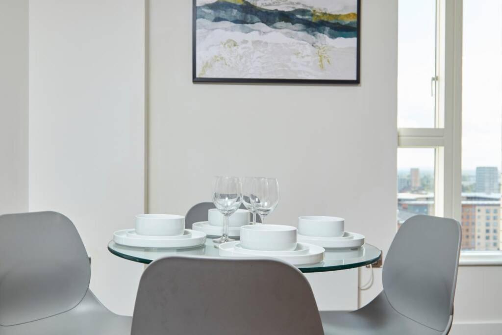 Lovely Apartment - Private Parking - Stadium Views Manchester Exterior foto